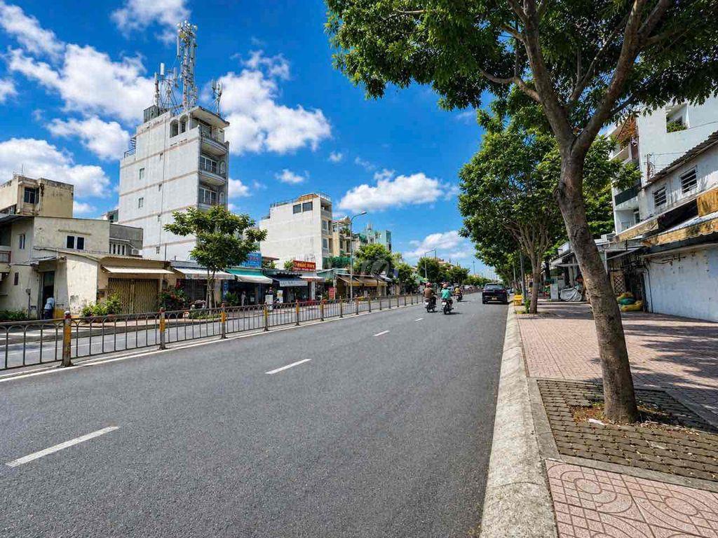 Hàng hiếm quận 6, hẻm xe hơi đỗ cửa, cách 30m ra mặt tiền👍👍