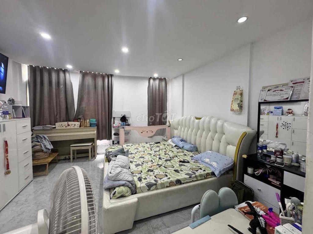 HẺM XE TẢI, Ô TÔ 7 CHỖ NGỦ NHÀ