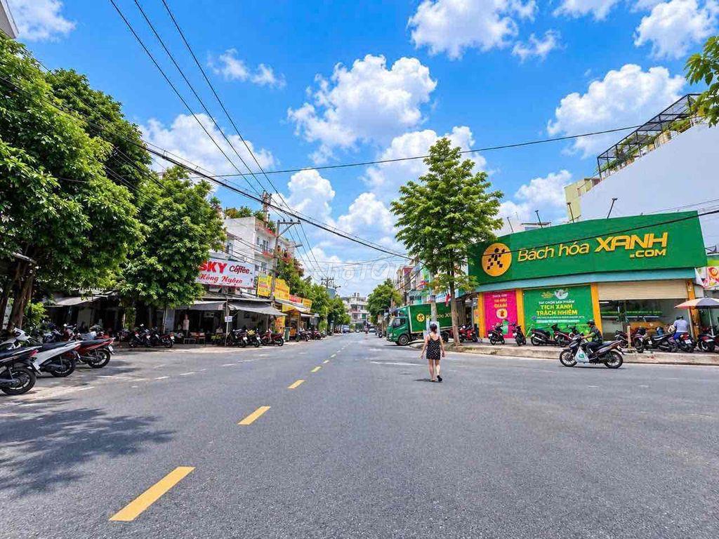 Cơ hội cho anh chị tài chính thấp mua dc nhà dt rộng , view cực xịn!!!