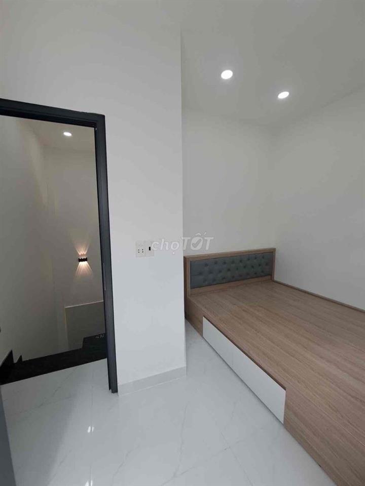 Bể Nợ Đá Banh Chủ Cần Bán Gấp Nhà 19m2- 2 Tầng -2WC-SHR