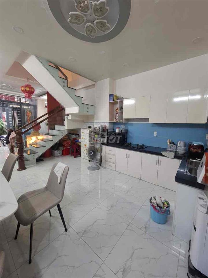 Cần bán gấp nhà gần hương lộ 2 Bình tân diện tích 53m2 nở hậu 3 tầng