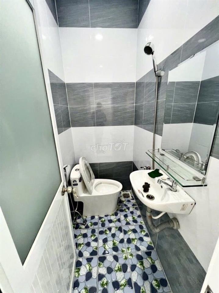 Cần bán nhà ở Chiến Lược 2 lầu, 2 phòng ngủ, 2 wc