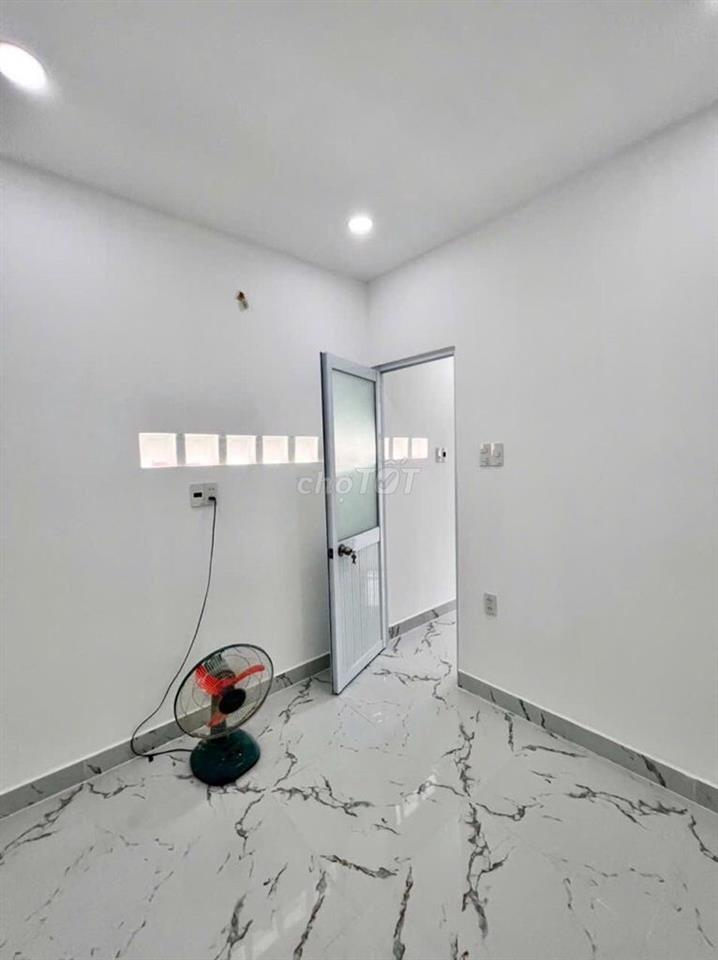 Cần bán nhà ở Chiến Lược 2 lầu, 2 phòng ngủ, 2 wc