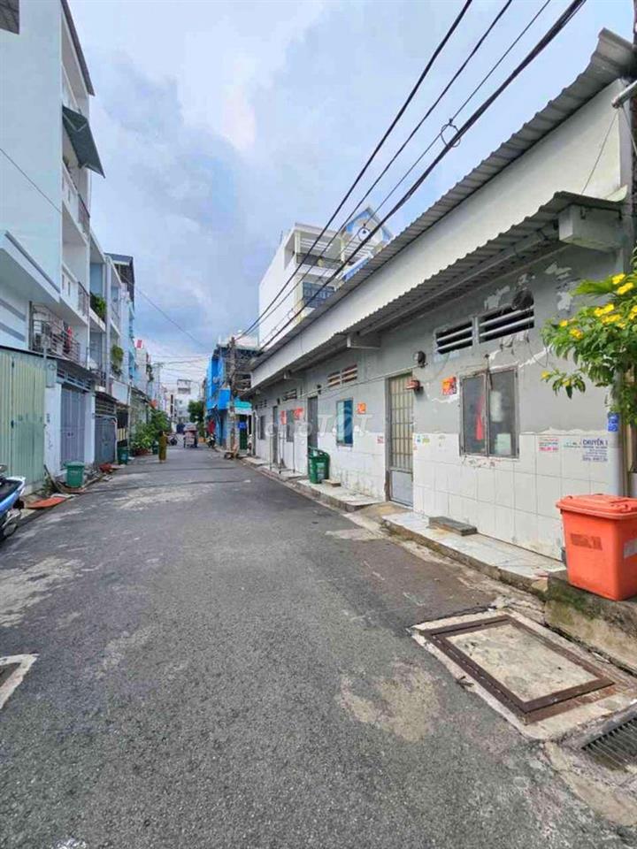 BÁN DÃY NHÀ TRỌ 4 PHÒNG, 5M×16M, GÓC 2 MẶT TIỀN KHU DÂN CƯ CAO TẦNG