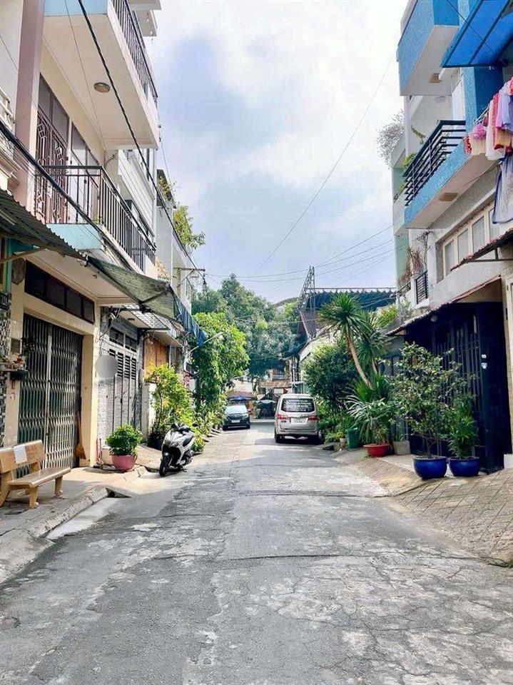 NHÀ CHO THUÊ Ngay Chợ Tân Hương, 4x12m, 5 Tầng, .  