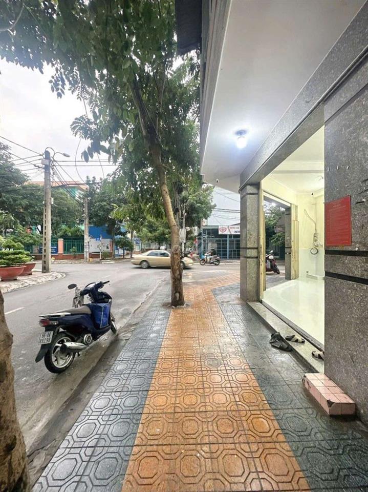 CHO THUÊ MẶT TIỀN KINH DOANH CĂN GÓC ĐƯỜNG SỐ TÊN LỬA 10 TRIỆU