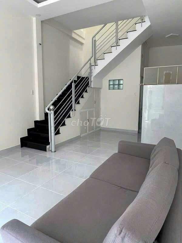 CHO THUÊ NHÀ NI SƯ HUỲNH LIÊN - 9,5TRIEU - 2PN - HẺM XE HƠI