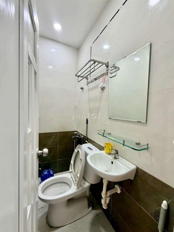 CHO THUÊ NHÀ TỈNH LỘ 10- GẦN TÊN LỬA - 11TRIEU - 2PN - CÓ NỘI THẤT