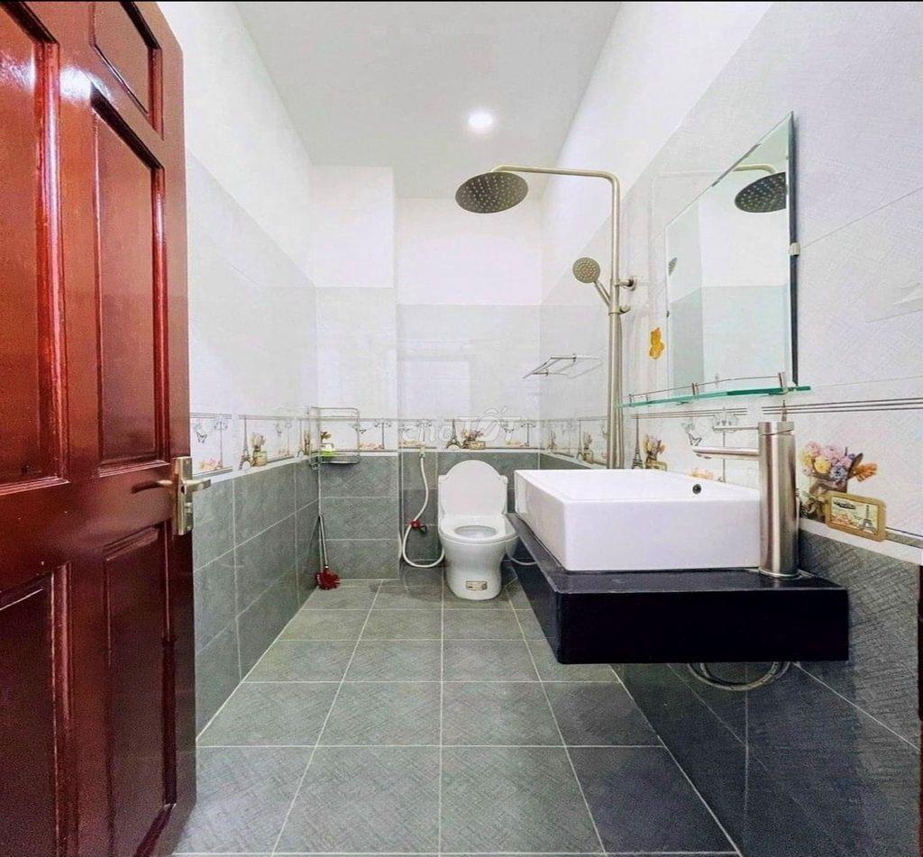 Nhà mới Sát Mặt Tiền Chợ Liên Khu 5-6, Bình Tân 3 Tầng 4PN 2.35 tỷ