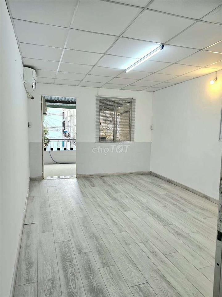 Nhà 52M2 hẻm thẳng một sẹc cách đường HVB 20M vuông nở hậu có sân r.4M