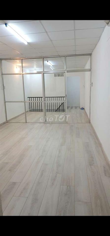 Nhà 52M2 hẻm thẳng một sẹc cách đường HVB 20M vuông nở hậu có sân r.4M
