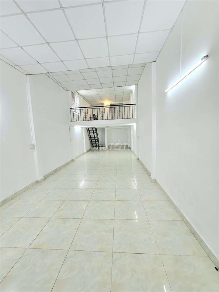 Bán nhà 122m2 một sẹc hẻm XH 6m, cách Aeon TP 700m, chính chủ giá tốt