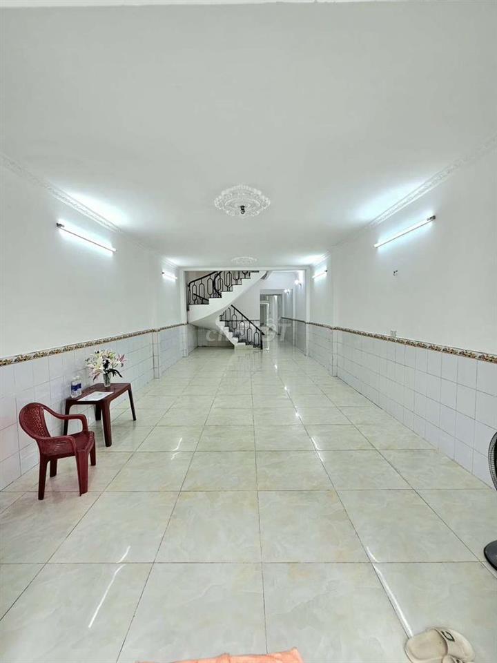 Bán nhà 122m2 một sẹc hẻm XH 6m, cách Aeon TP 700m, chính chủ giá tốt