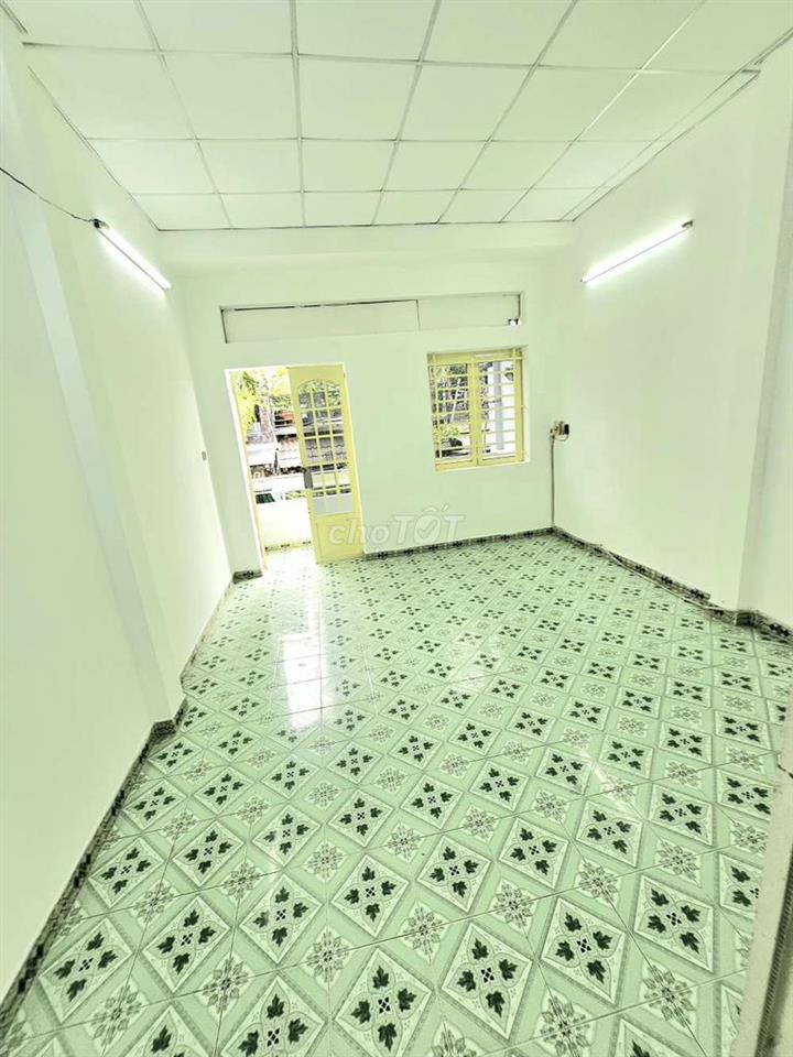 Bán nhà 122m2 một sẹc hẻm XH 6m, cách Aeon TP 700m, chính chủ giá tốt