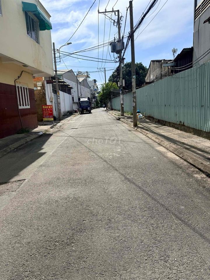 Bán Nhà Luỹ bán Bích 27M2 Ngang 6M Căn góc hẻm 🚘 dân cư yên tỉnh, bên