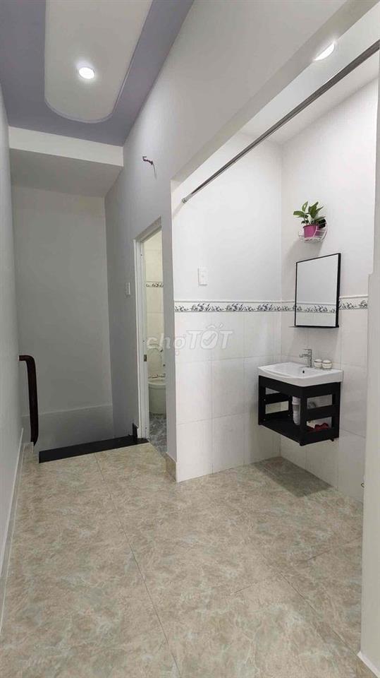 NỞ HẬU CHỮ L TÀI LỘC - HẺM 148 TRẦN VĂN QUANG P10 - SÁT MẶT TIỀN