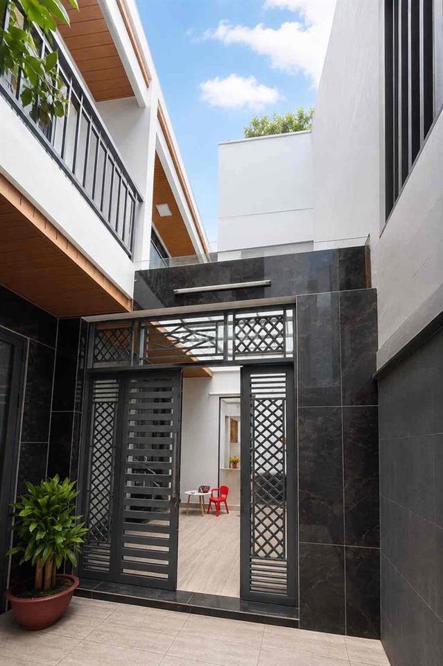 Nhà hẻm 1 căn ra mặt tiền Trịnh Đình Trọng - Giáp Âu Cơ - Lạc Long Quâ