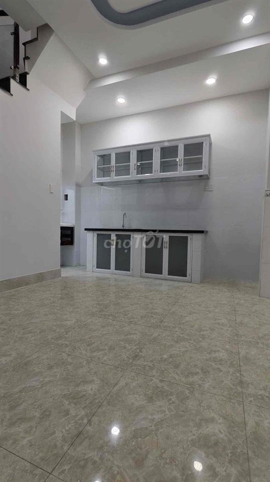 NHÀ HẺM 20 BƯỚC RA TRẦN VĂN QUANG