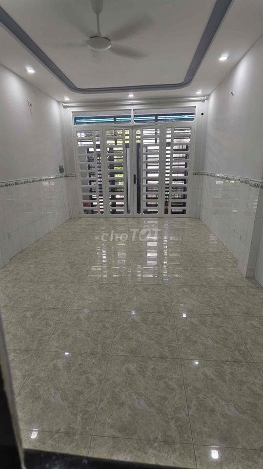NHÀ HẺM 20 BƯỚC RA TRẦN VĂN QUANG