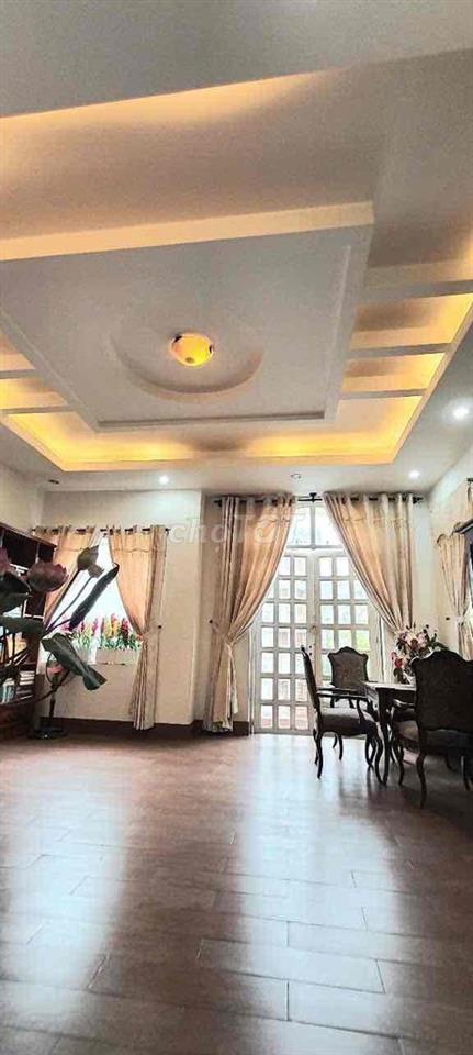 Nhà từ 28 tỷ giảm còn 18.5 tỷ ( ngang 7.6m x 33m )
