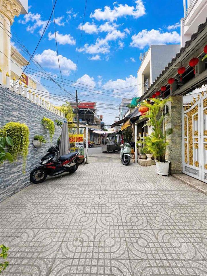 Nhà từ 28 tỷ giảm còn 18.5 tỷ ( ngang 7.6m x 33m )