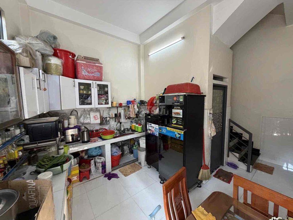 Không có căn thứ 2 trong khu vực