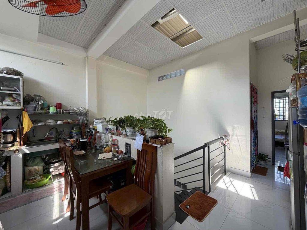 Không có căn thứ 2 trong khu vực