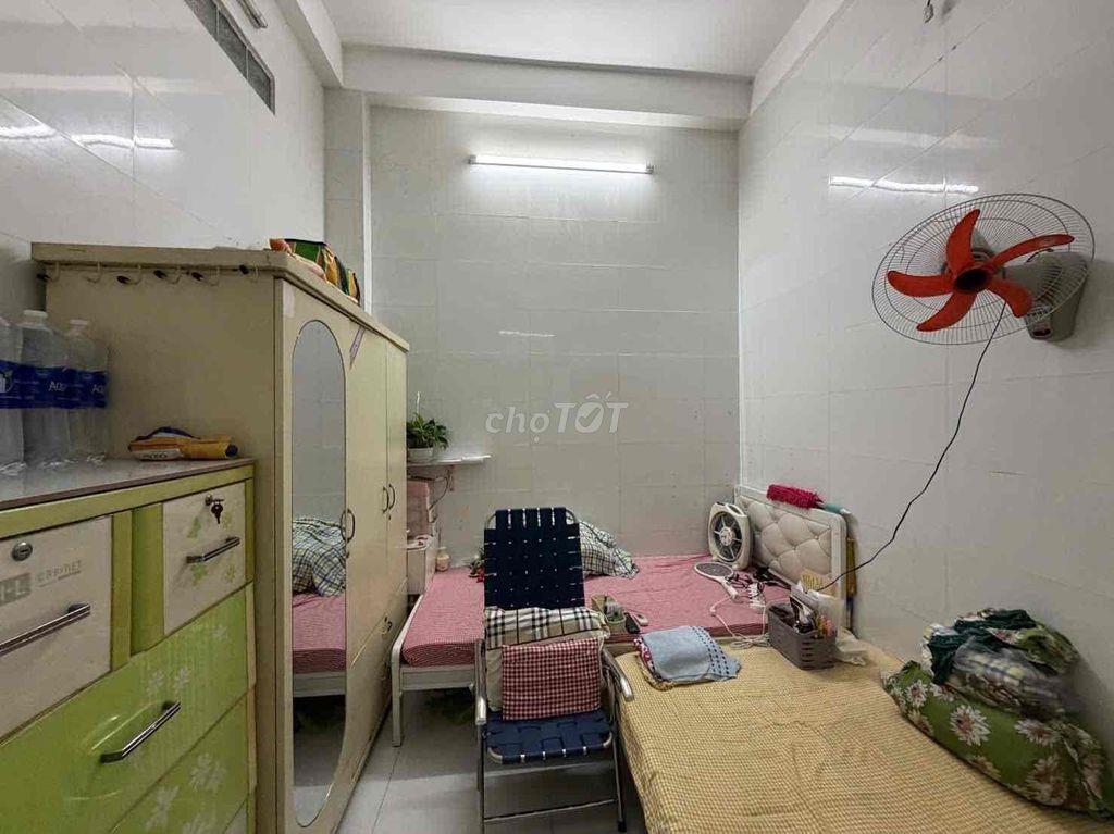 Không có căn thứ 2 trong khu vực