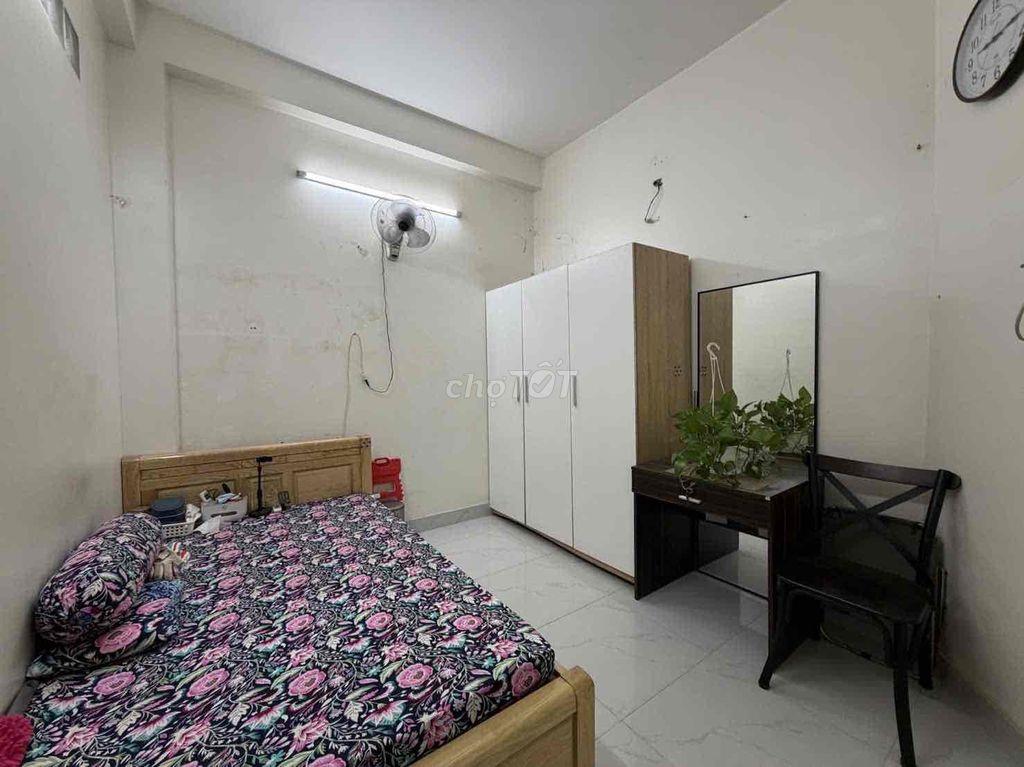 Không có căn thứ 2 trong khu vực