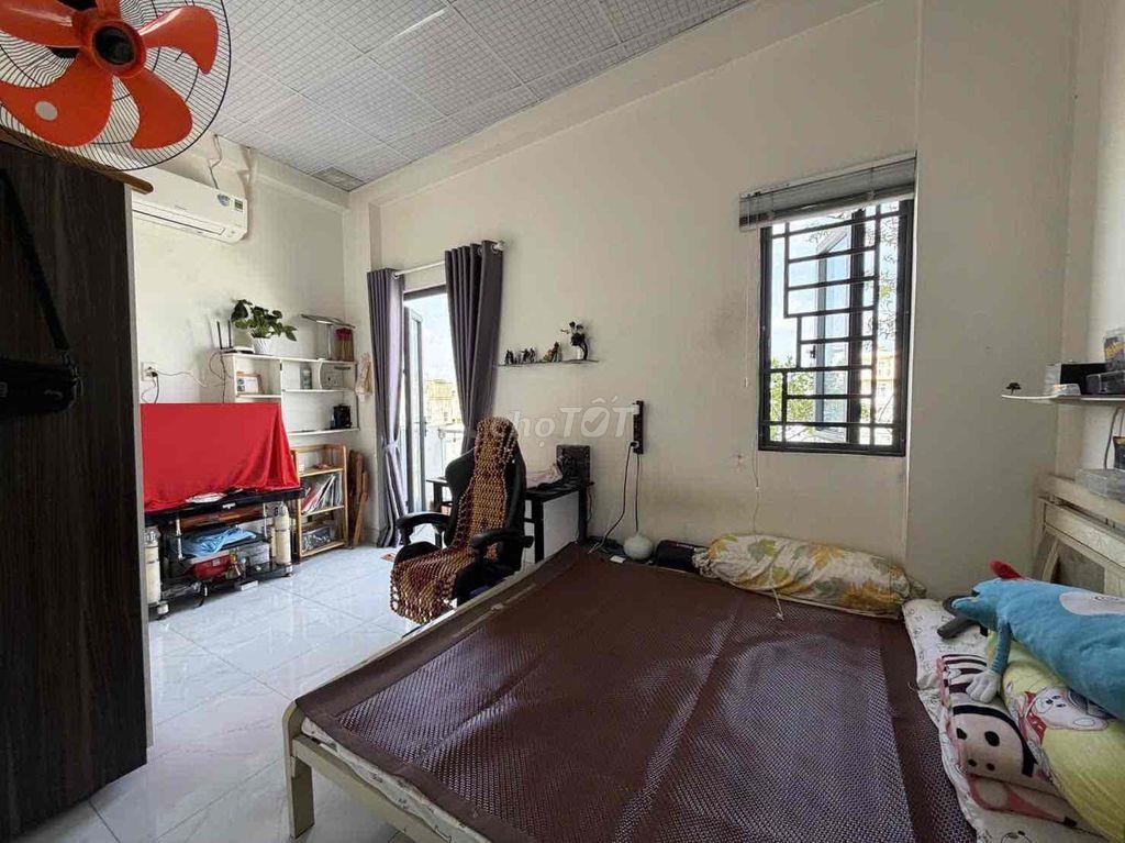 Không có căn thứ 2 trong khu vực