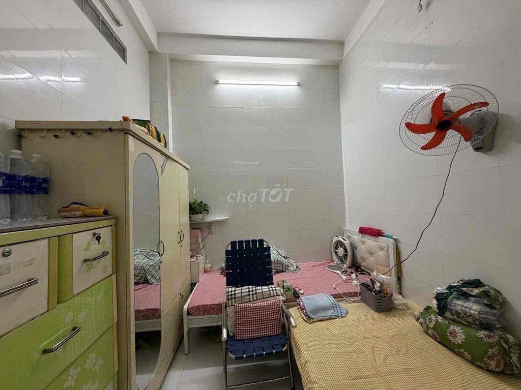 Không có căn thứ 2 trong khu vực