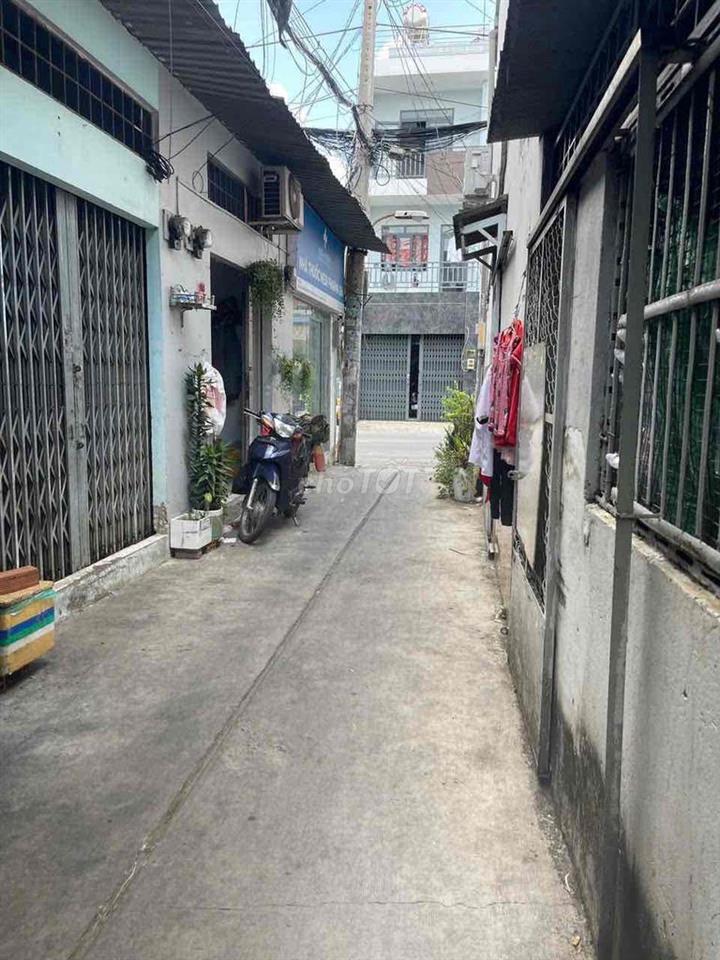 Nhà rất ngon , 3 Tầng - dt rộng ở tầm 5-6 người