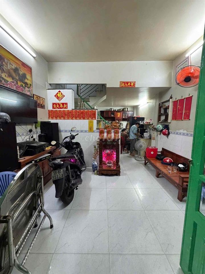 Nhà rất ngon , 3 Tầng - dt rộng ở tầm 5-6 người