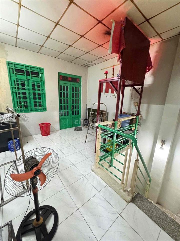 Nhà rất ngon , 3 Tầng - dt rộng ở tầm 5-6 người