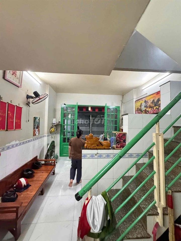 Nhà rất ngon , 3 Tầng - dt rộng ở tầm 5-6 người