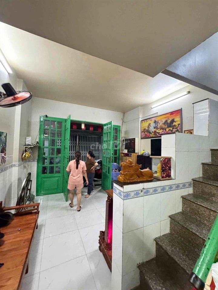 Nhà rất ngon , 3 Tầng - dt rộng ở tầm 5-6 người