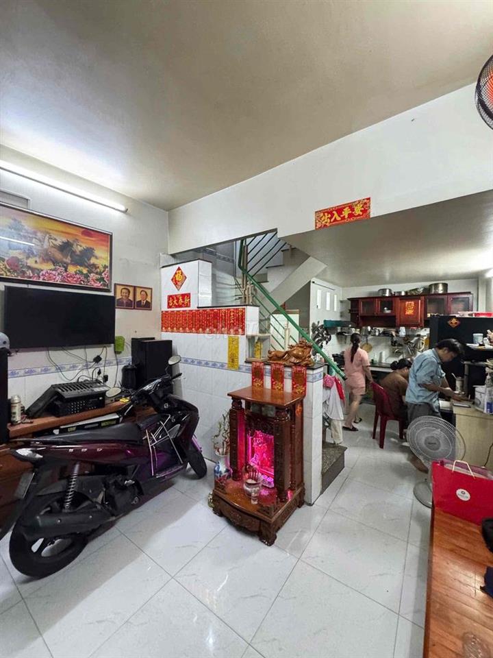 Nhà rất ngon , 3 Tầng - dt rộng ở tầm 5-6 người