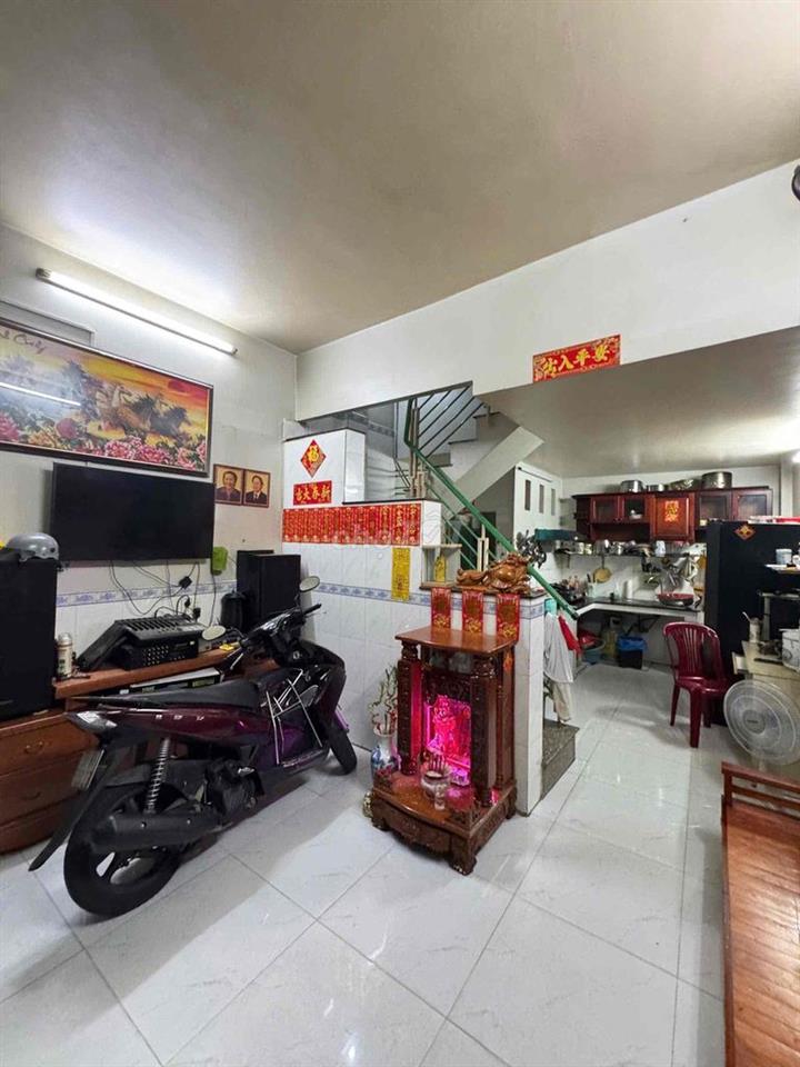 Nhà rất ngon , 3 Tầng - dt rộng ở tầm 5-6 người