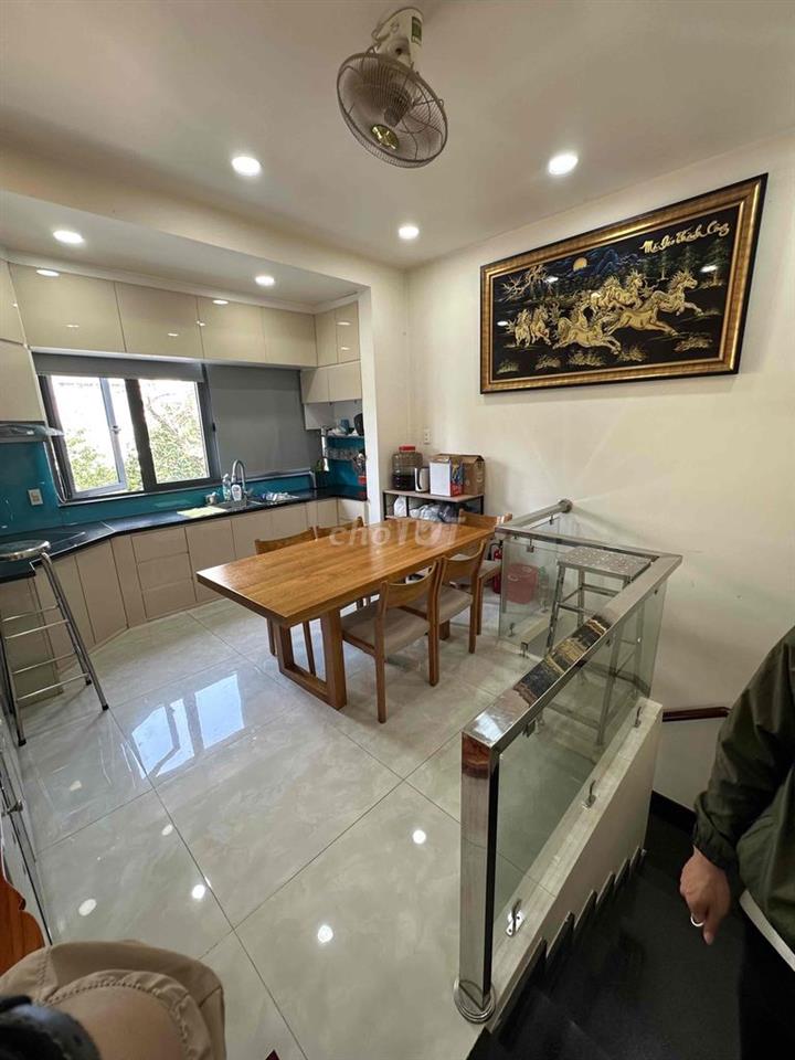 Chủ làm kinh tế lỗ , buộc buông căn nhà nái đang ở , 2 mặt tiền !!!