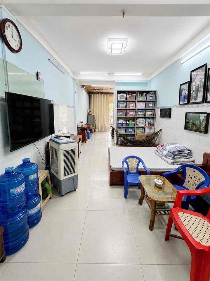 Gấp Gấp Gấp !!! Cơ hội mua nhà mặt tiền trung tâm giá tốt