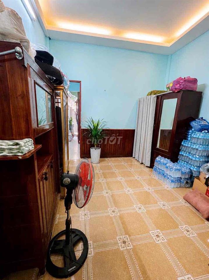 Gấp Gấp Gấp !!! Cơ hội mua nhà mặt tiền trung tâm giá tốt
