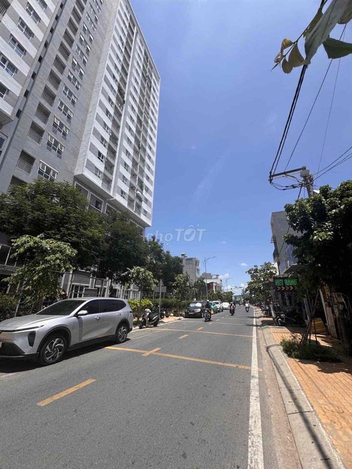 Ngang 8M x 23M thì chỉ có đúng 1 miếng !!!