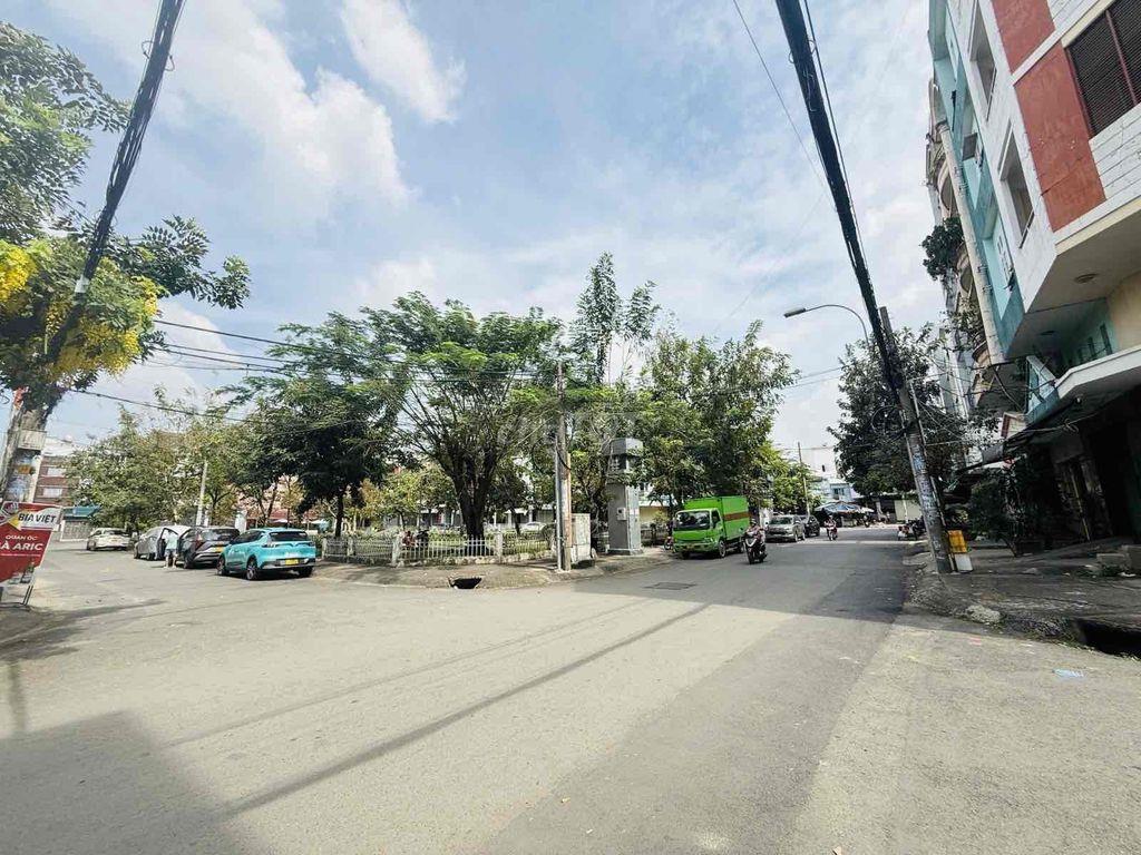 Nhà 5 Tầng - 10PN - Đường 10M có vỉa hè !!!!