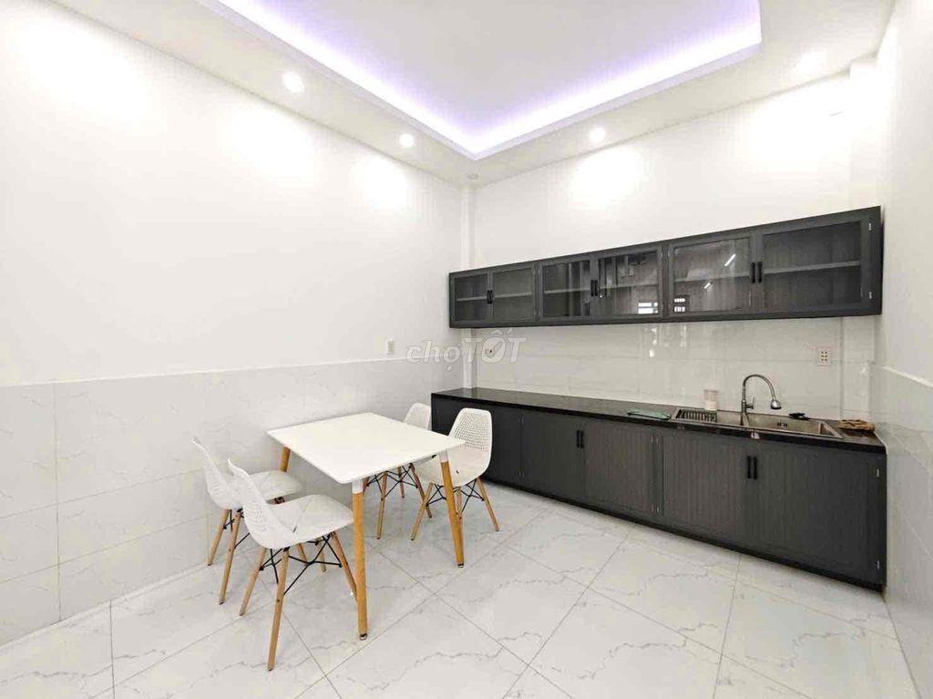 Không có căn thứ 2 trong khu vực