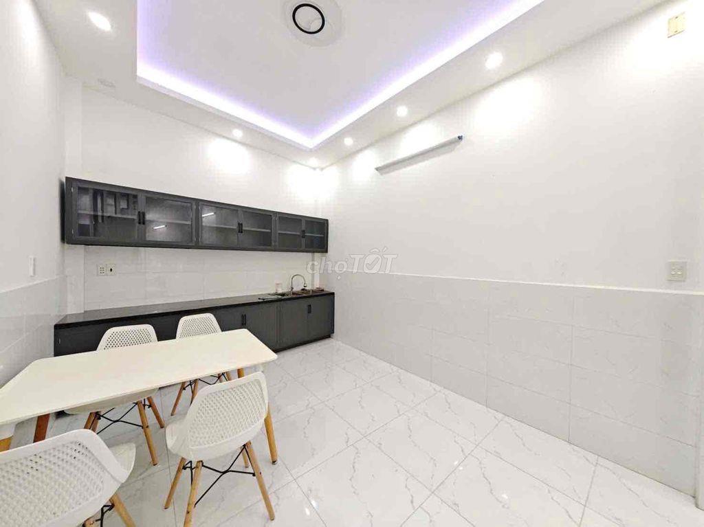 Không có căn thứ 2 trong khu vực