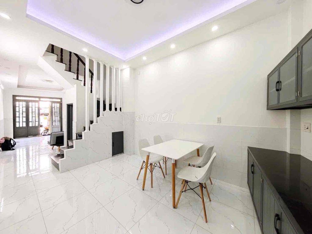 Không có căn thứ 2 trong khu vực