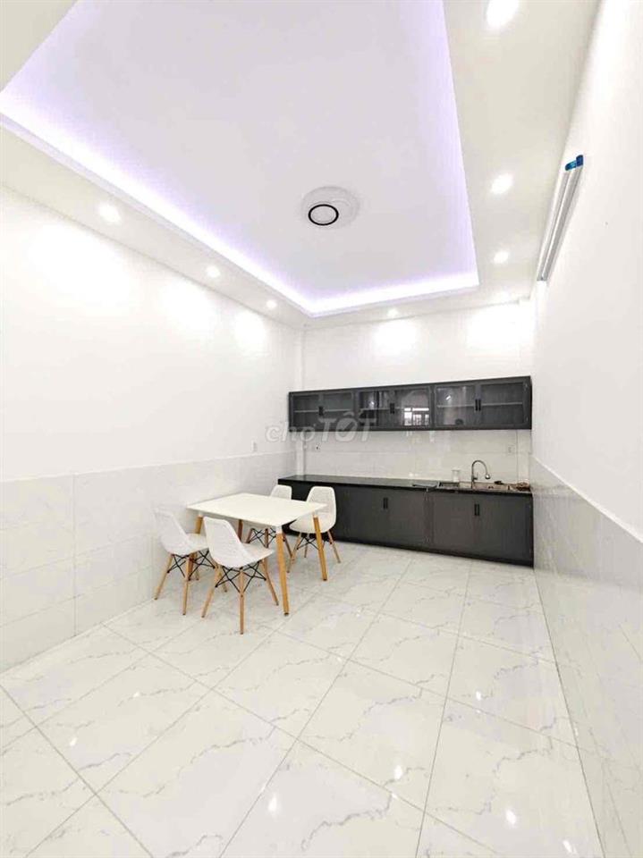 Không có căn thứ 2 trong khu vực