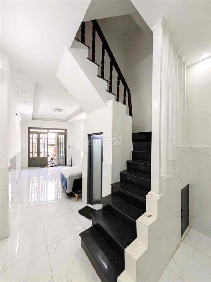 Không có căn thứ 2 trong khu vực