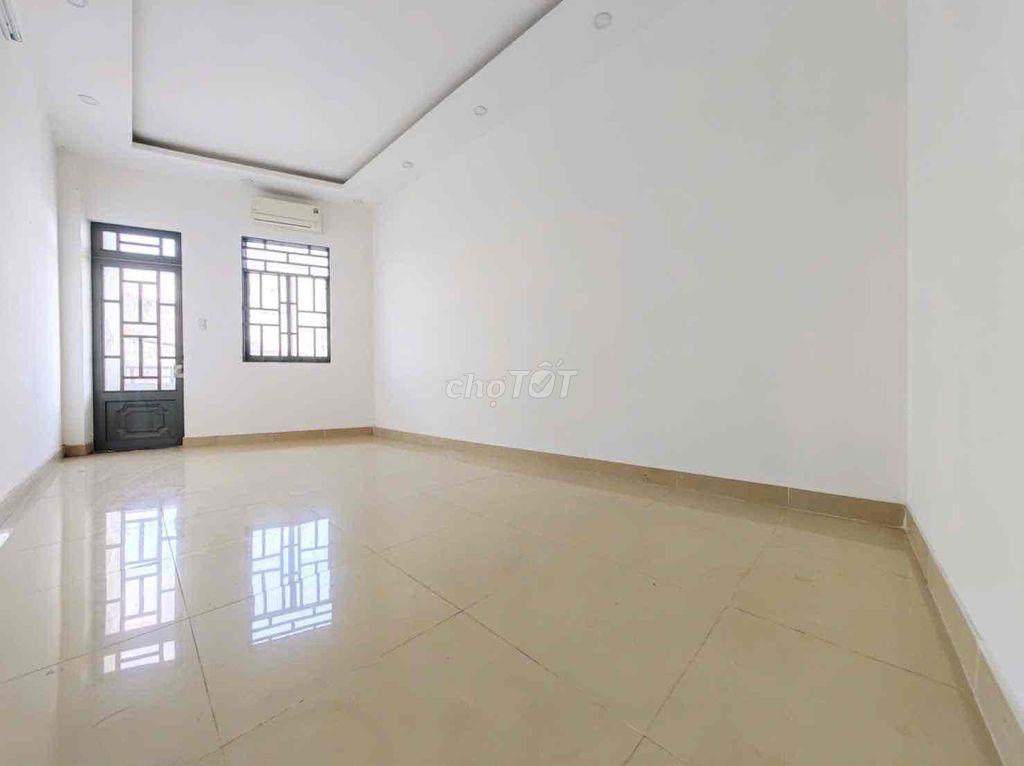 Không có căn thứ 2 trong khu vực