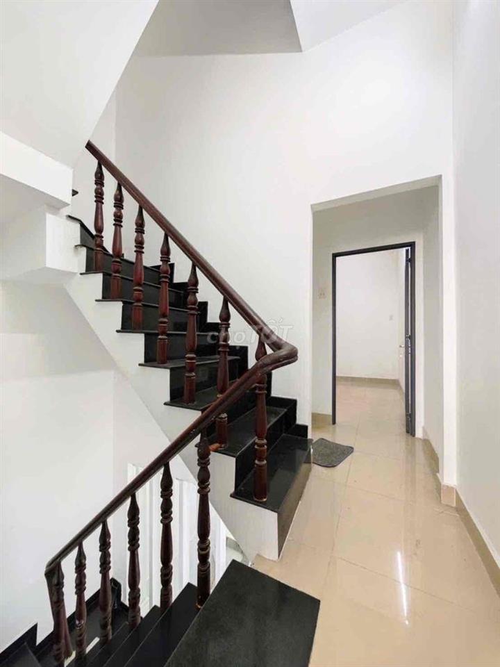 Không có căn thứ 2 trong khu vực